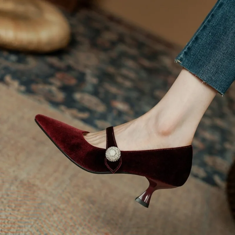 Weinrote Mary-Jane-Schuhe mit  – Women Shoes Size Bewertung und Preis