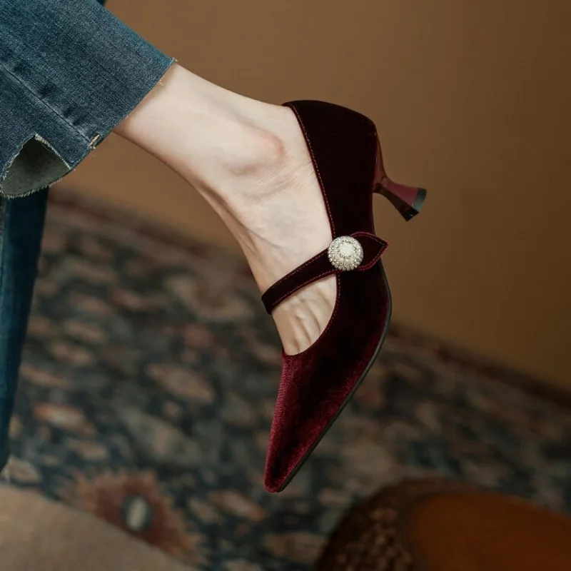 Weinrote Mary-Jane-Schuhe mit  – Women Shoes Size Bewertung und Preis