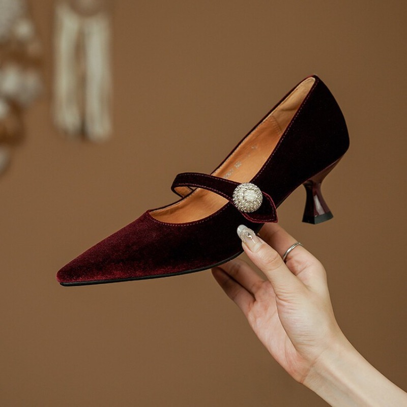 Weinrote Mary-Jane-Schuhe mit  – Women Shoes Size Bewertung und Preis